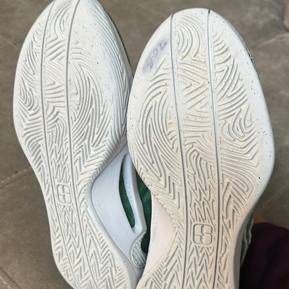 Nike Men's Green Athletic Shoes - Picture 7 of 10